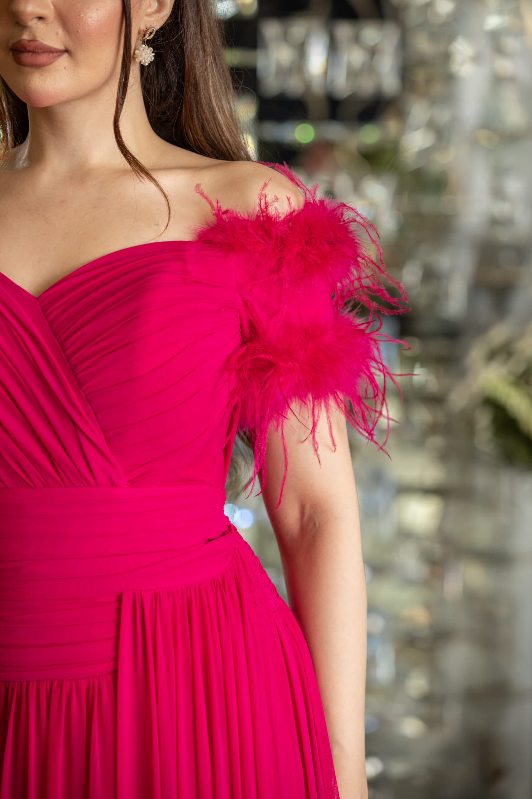 فستان سهرة طويل بريش على الاكمام