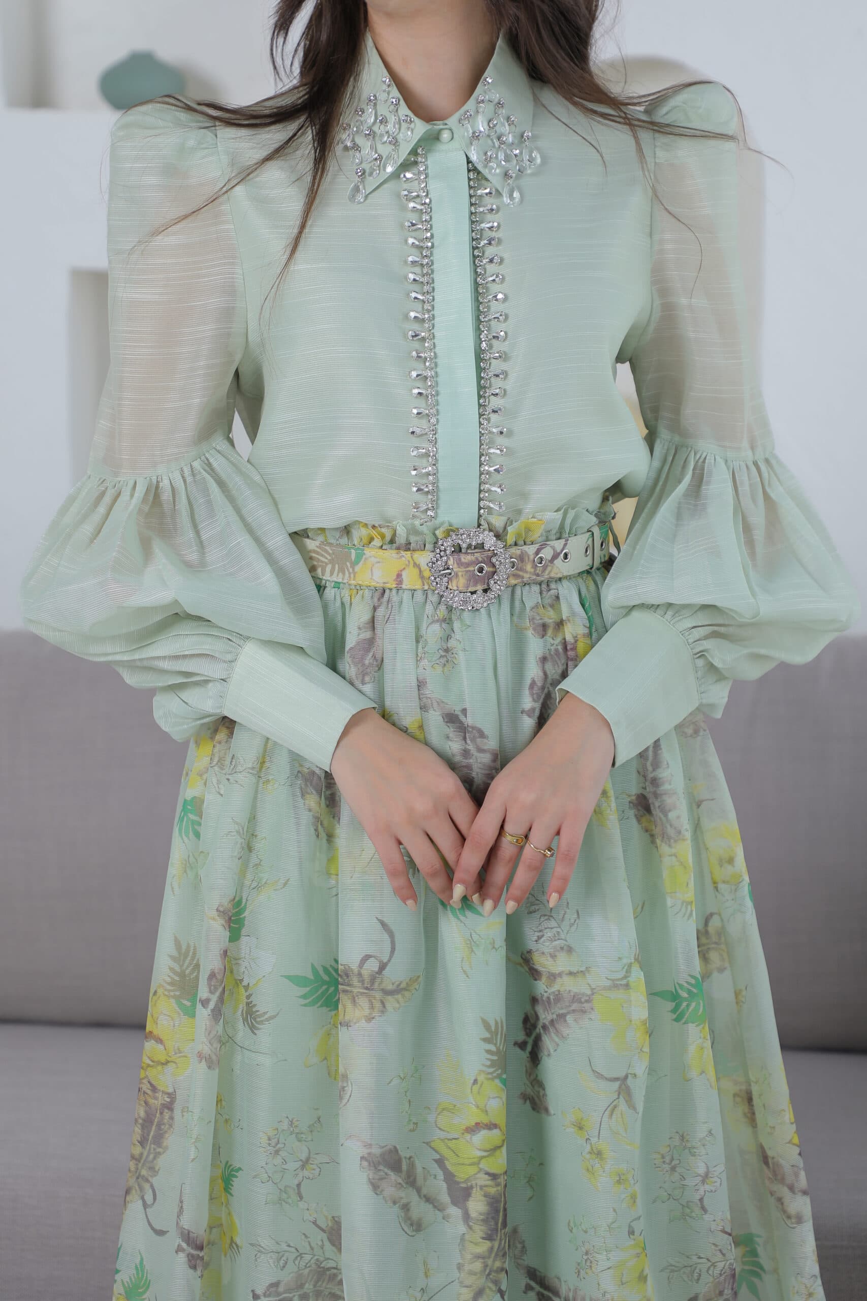 طقم بلوزة كلاسيك تصميم قميص وتنورة طباعه ورود