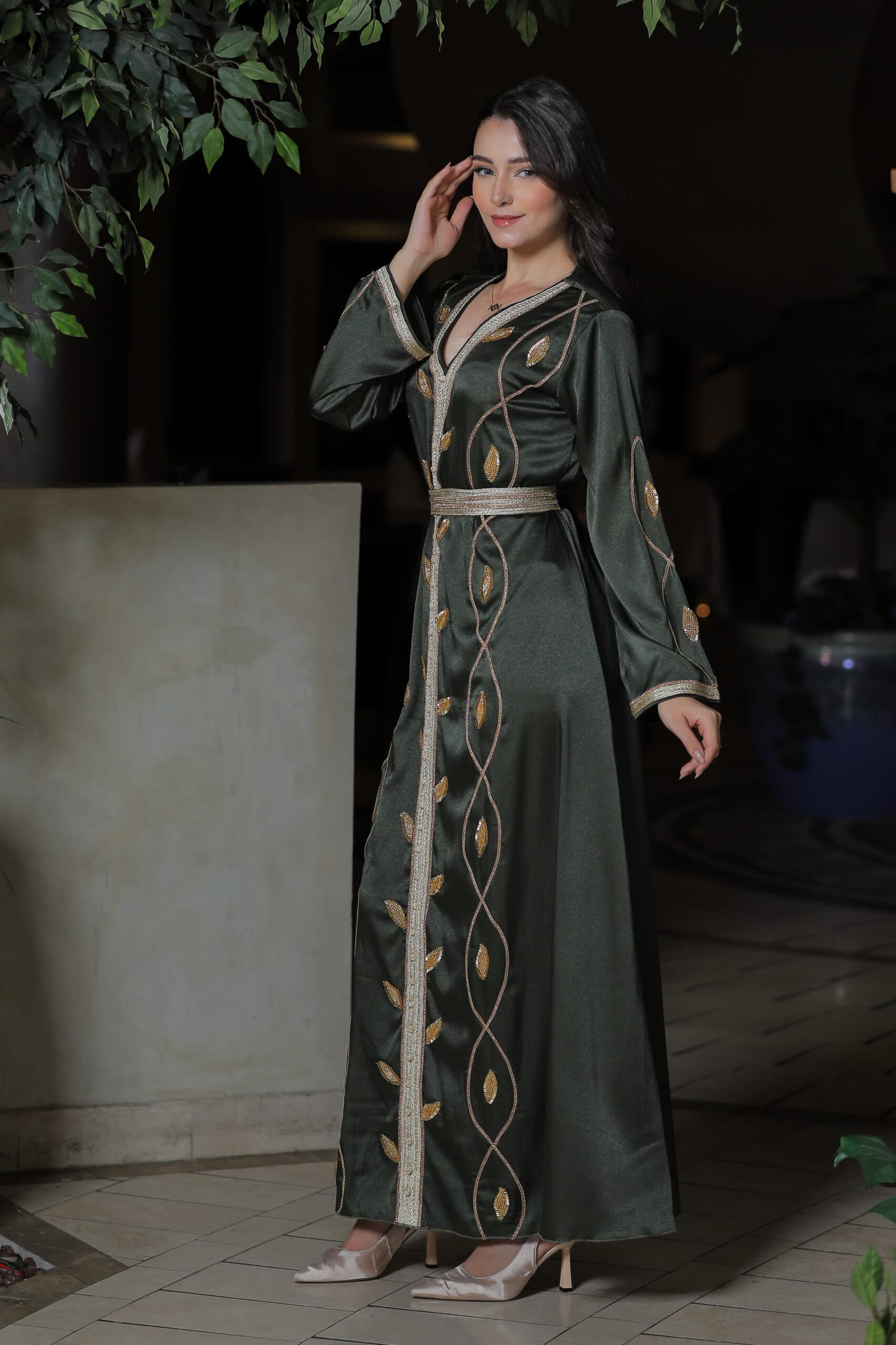 جلابية تطريز ذهبي شغل يدوي