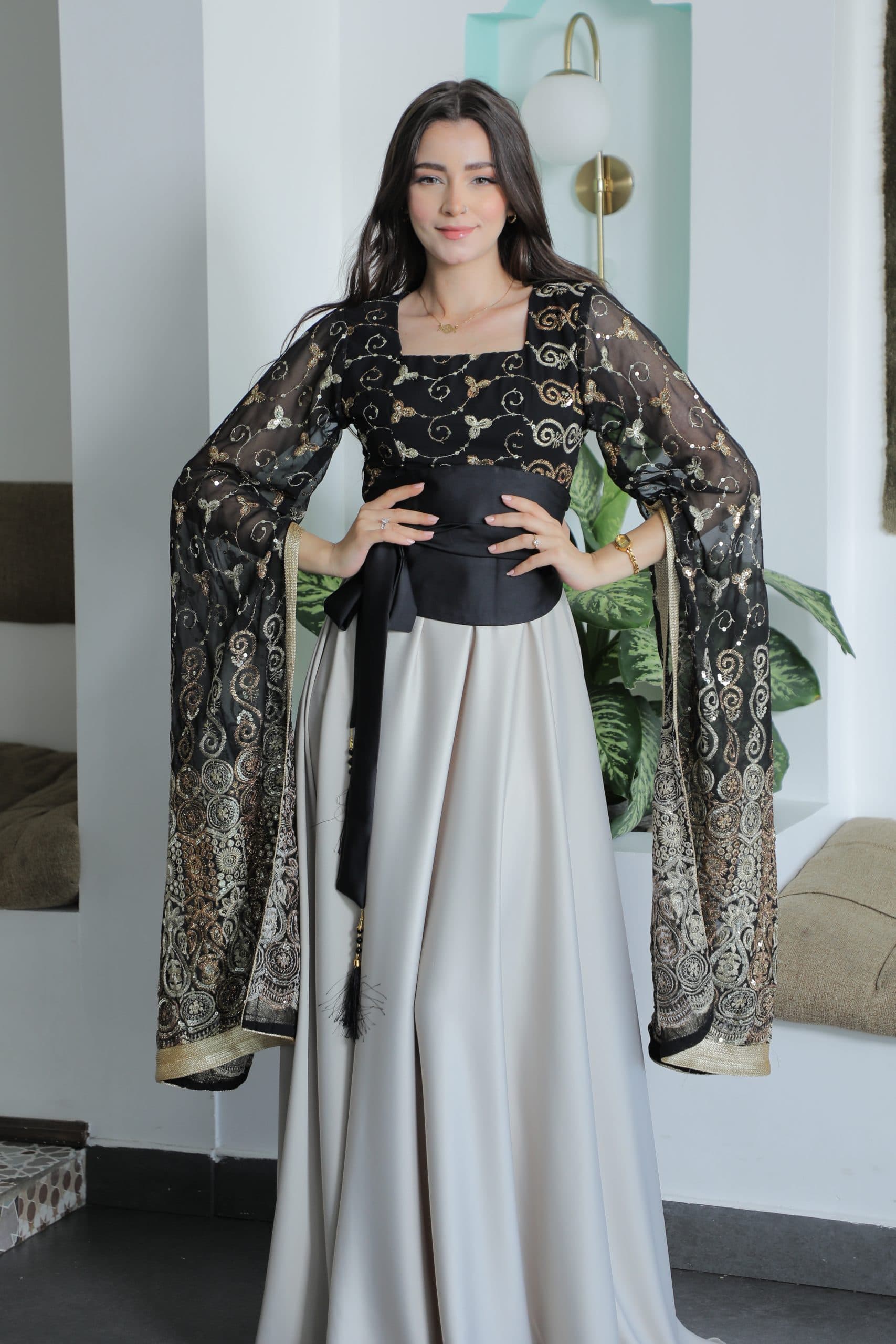 جلابيه باكمام منسدله وربطه على الخصر