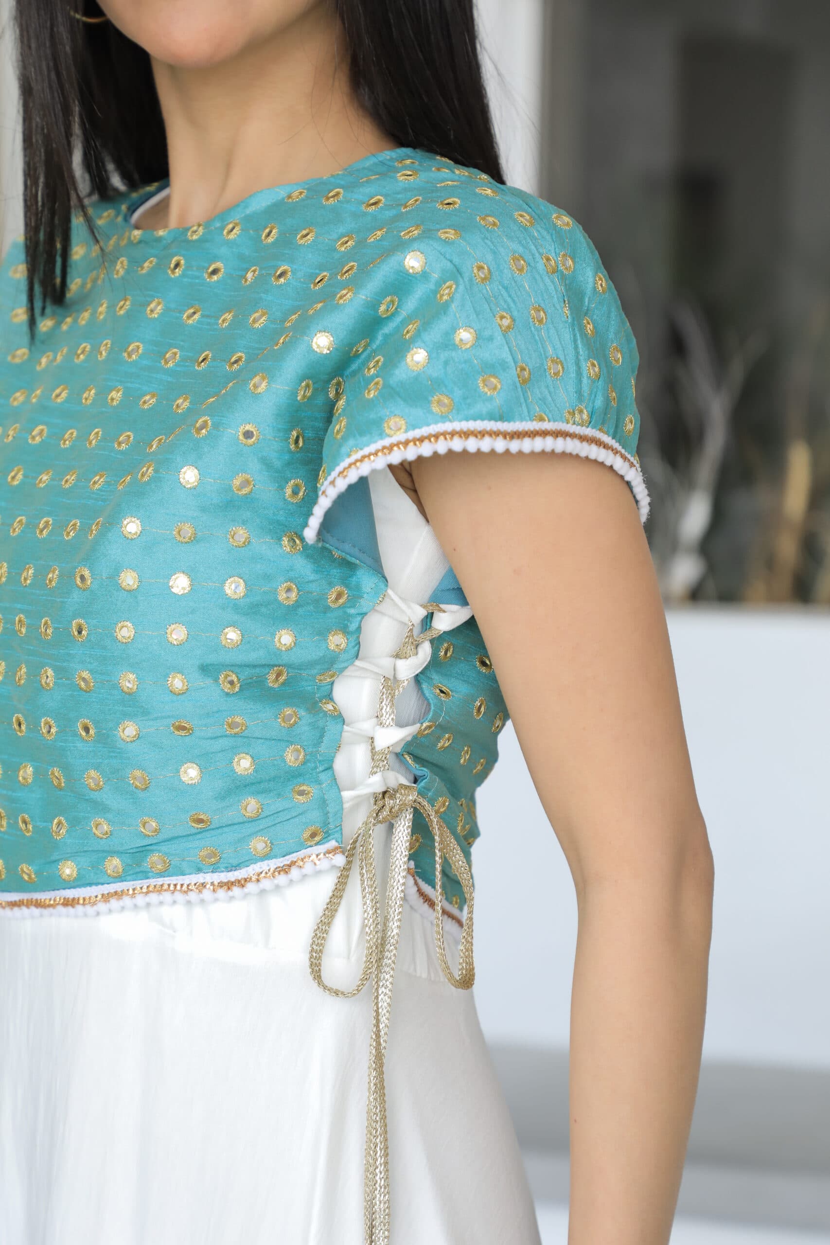 جلابية رمضانية ناعمة بخيوط ذهبية من الجوانب