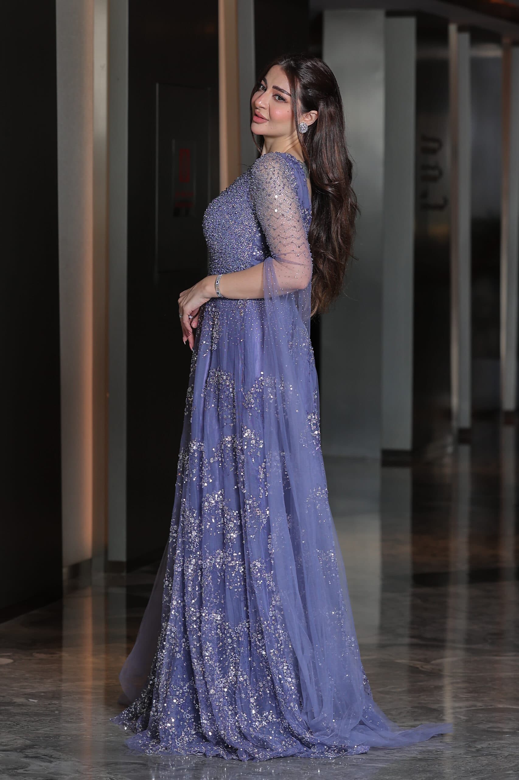 فستان سهره بتطريزكامل واكمام شفافه