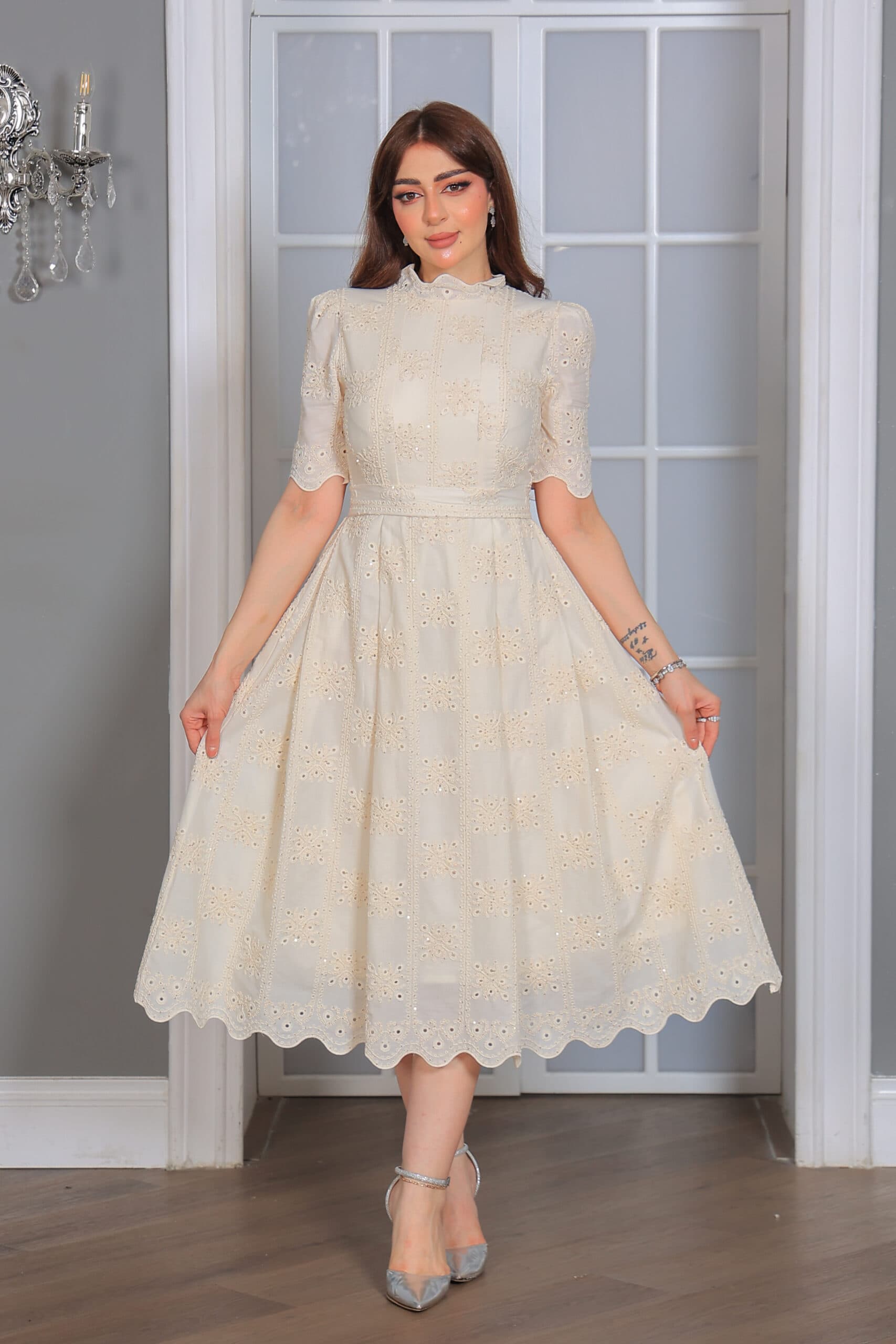 فستان ميدي مطرز بخيوط مزين بترتر ناعم