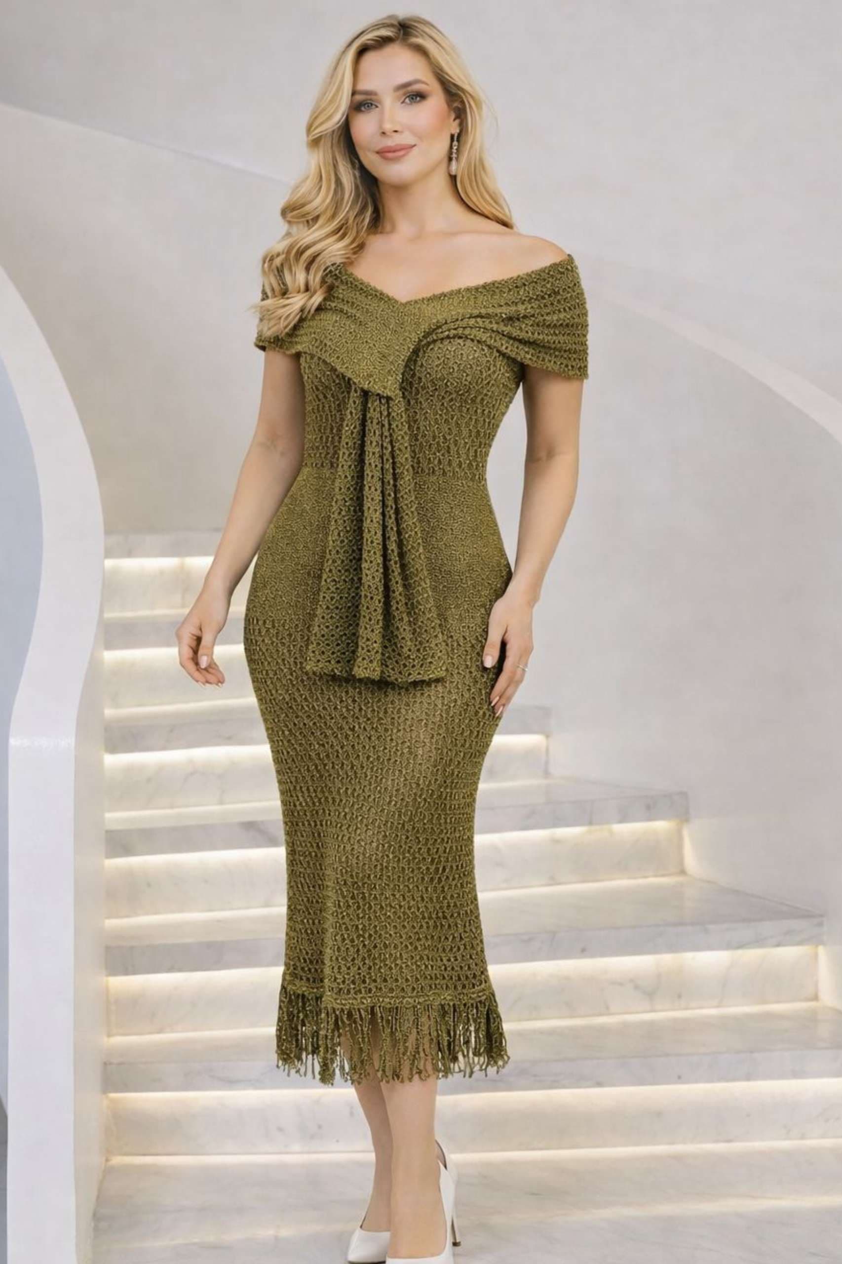 فستان أنيق بطابع أنثوي راقٍ، يجمع بين البساطة والفخامة بلون زيتوني دافئ يعكس هدوء الطبيعة وأناقتها