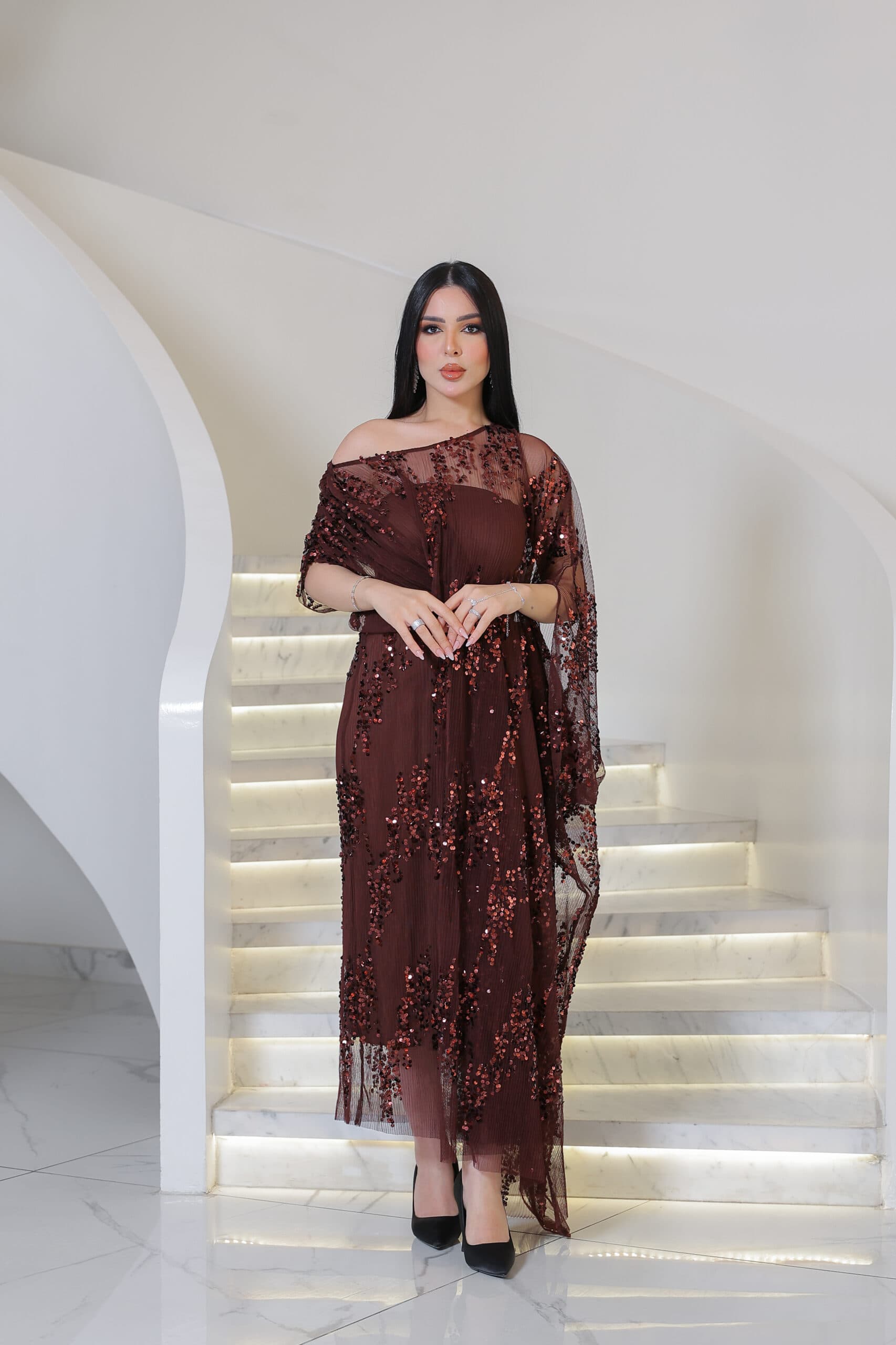 فستان سهره مطرز بتطريز ترتر يجمع بين الاناقة والانوثه