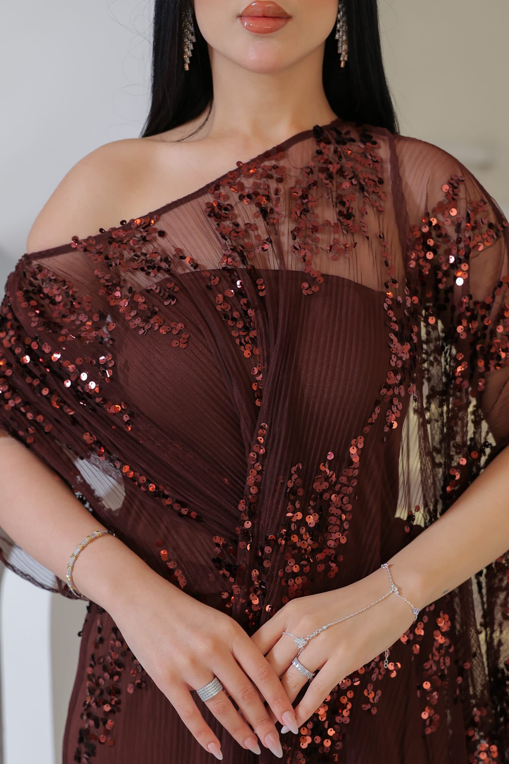 فستان سهره مطرز بتطريز ترتر يجمع بين الاناقة والانوثه