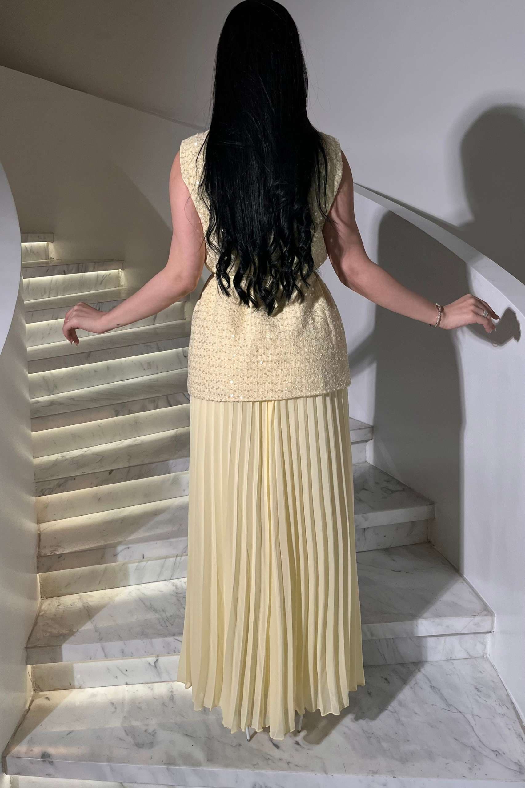 طقم بنطلون أنيق يجمع بين الفخامة والنعومة