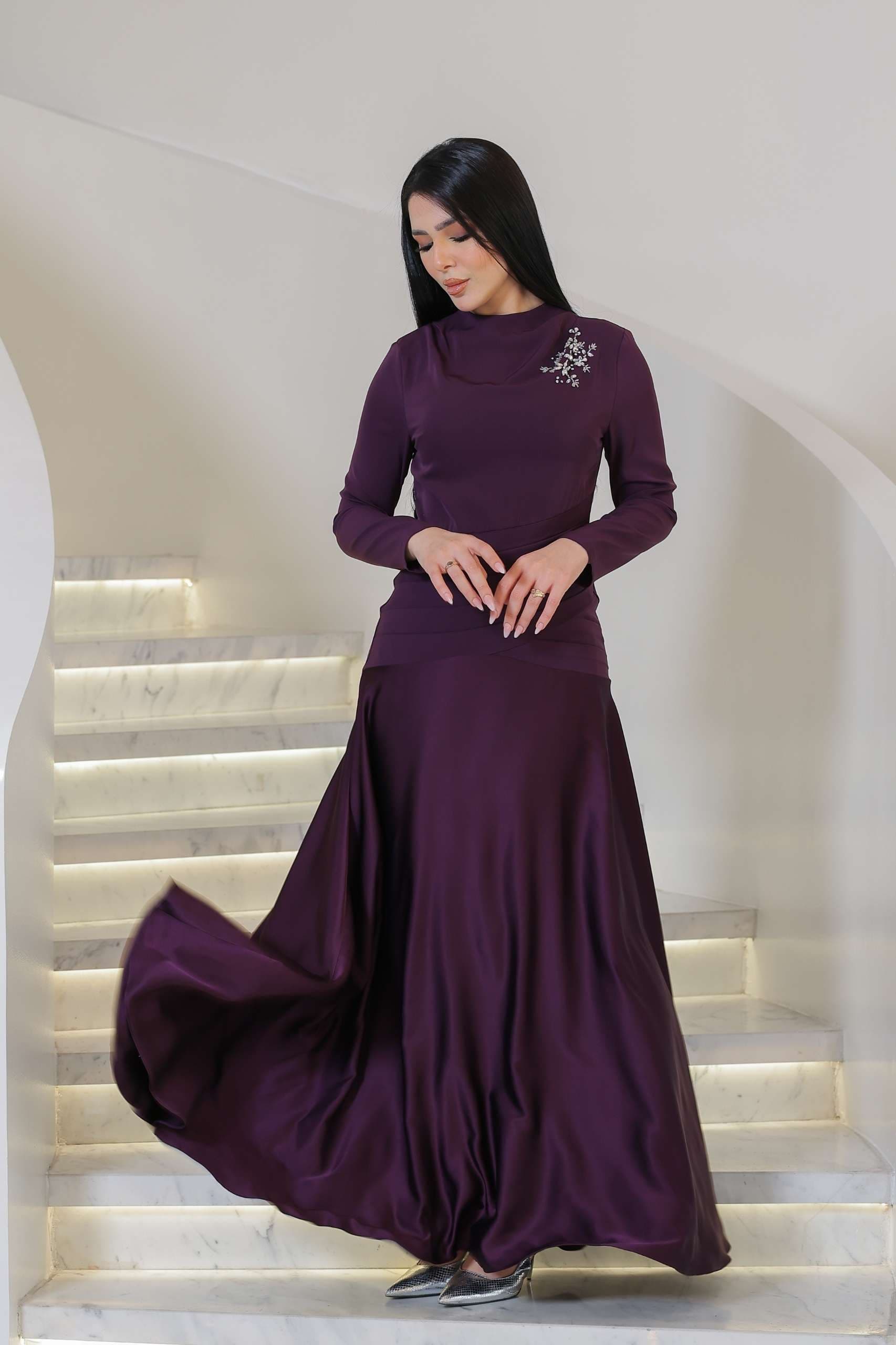 فستان سهره كلوش مزين بكرستال على الكتف