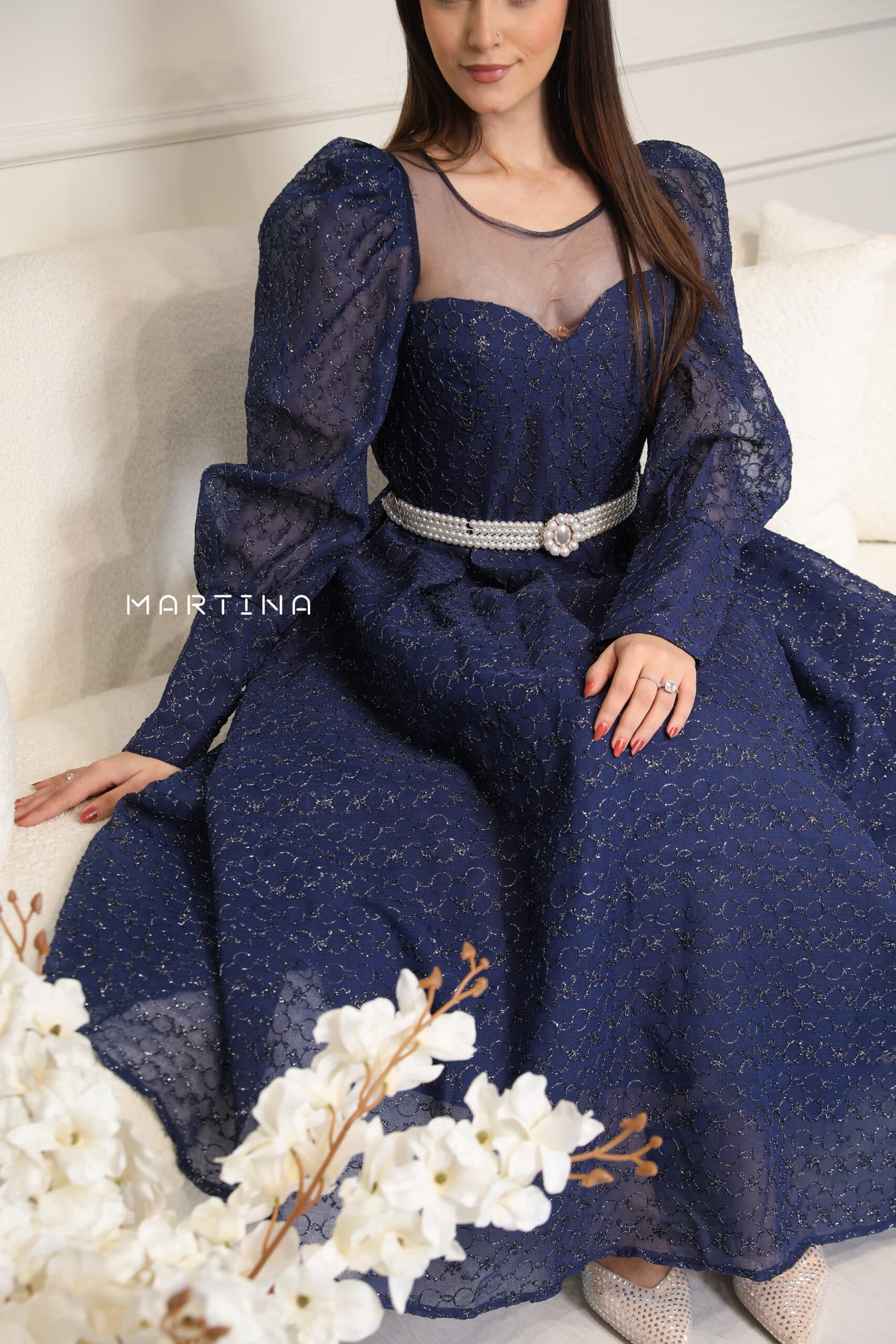 فستان بقصة صدر شفافة واكمام أنيقة كحلي