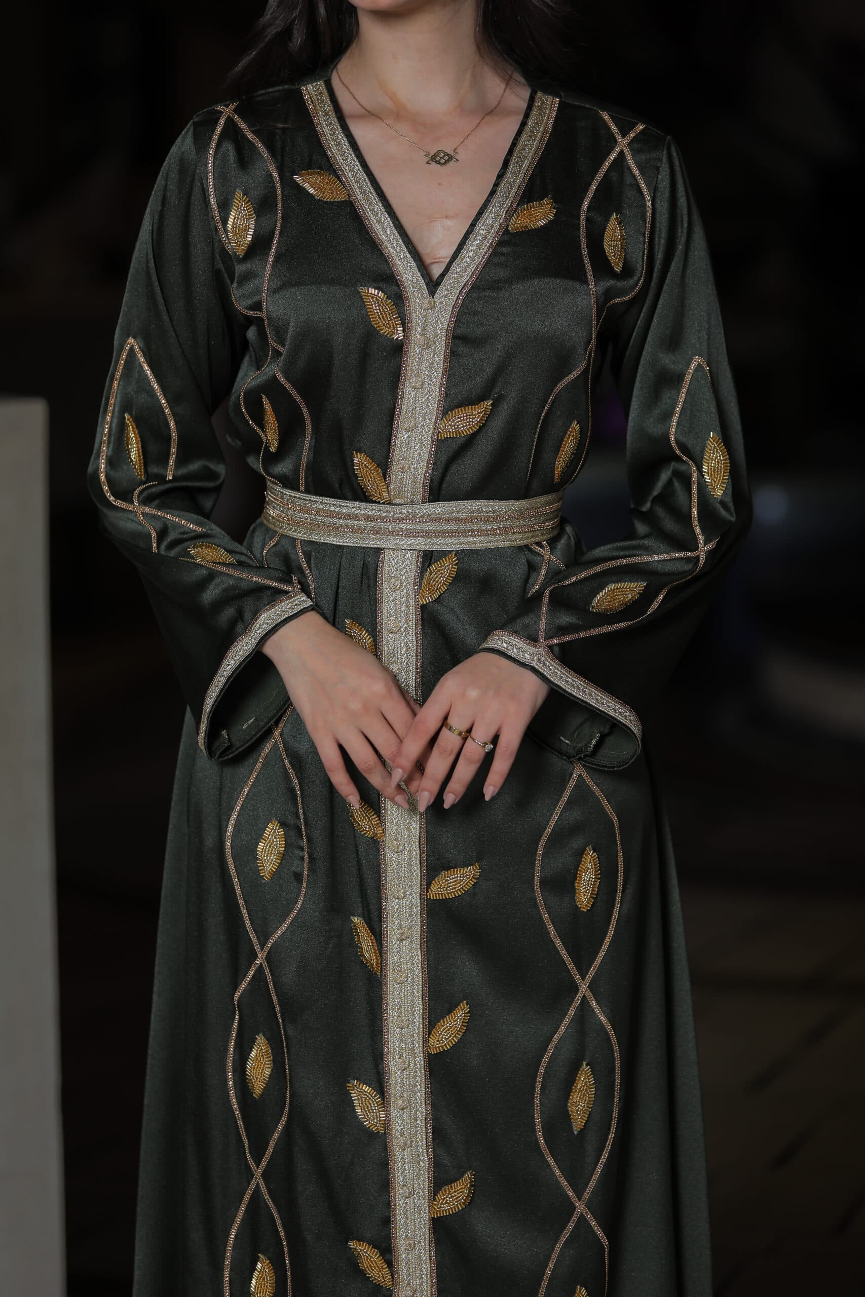 جلابية تطريز ذهبي شغل يدوي