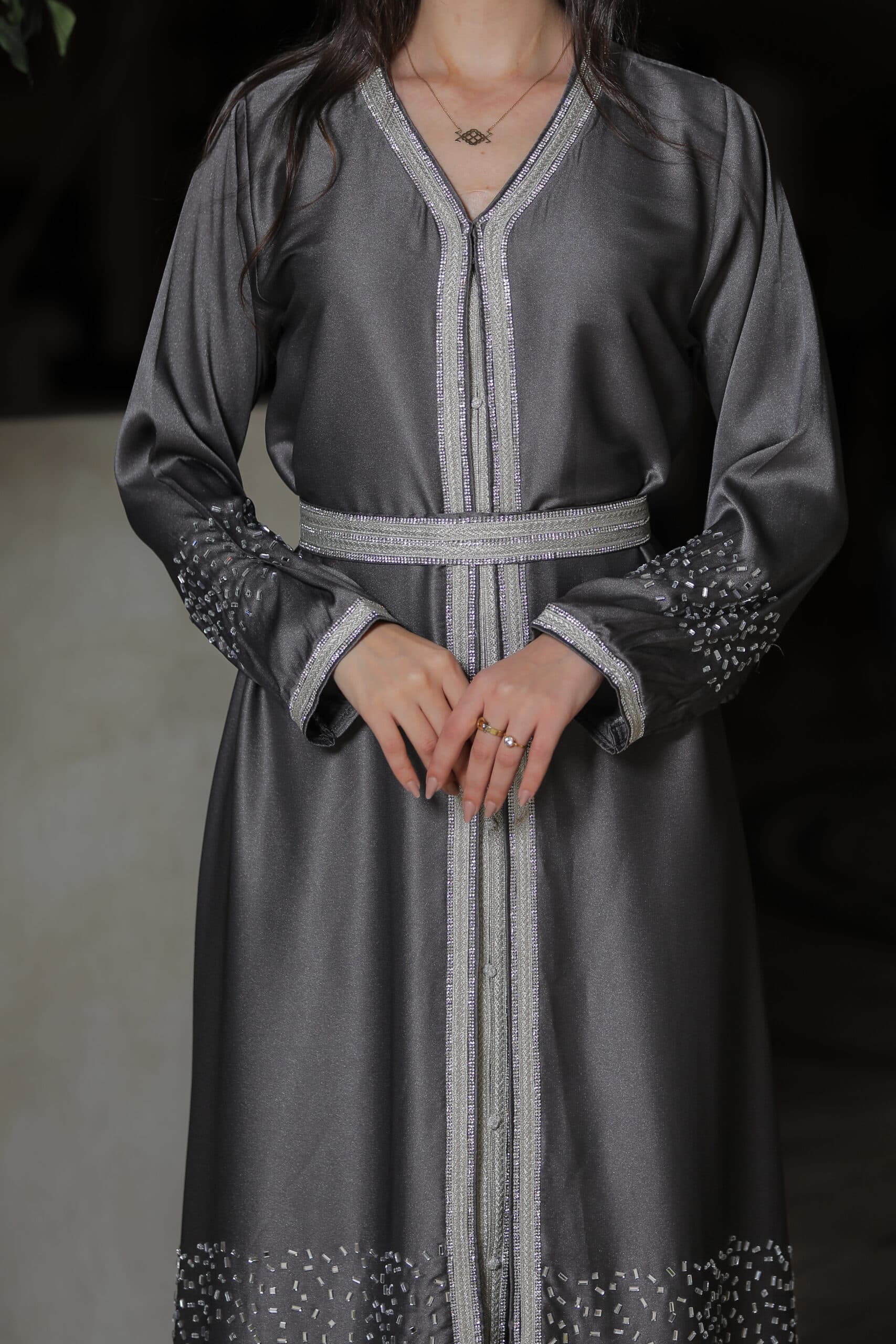 جلابيه ناعمه بتطريز يدوي وتشكيله انيقه