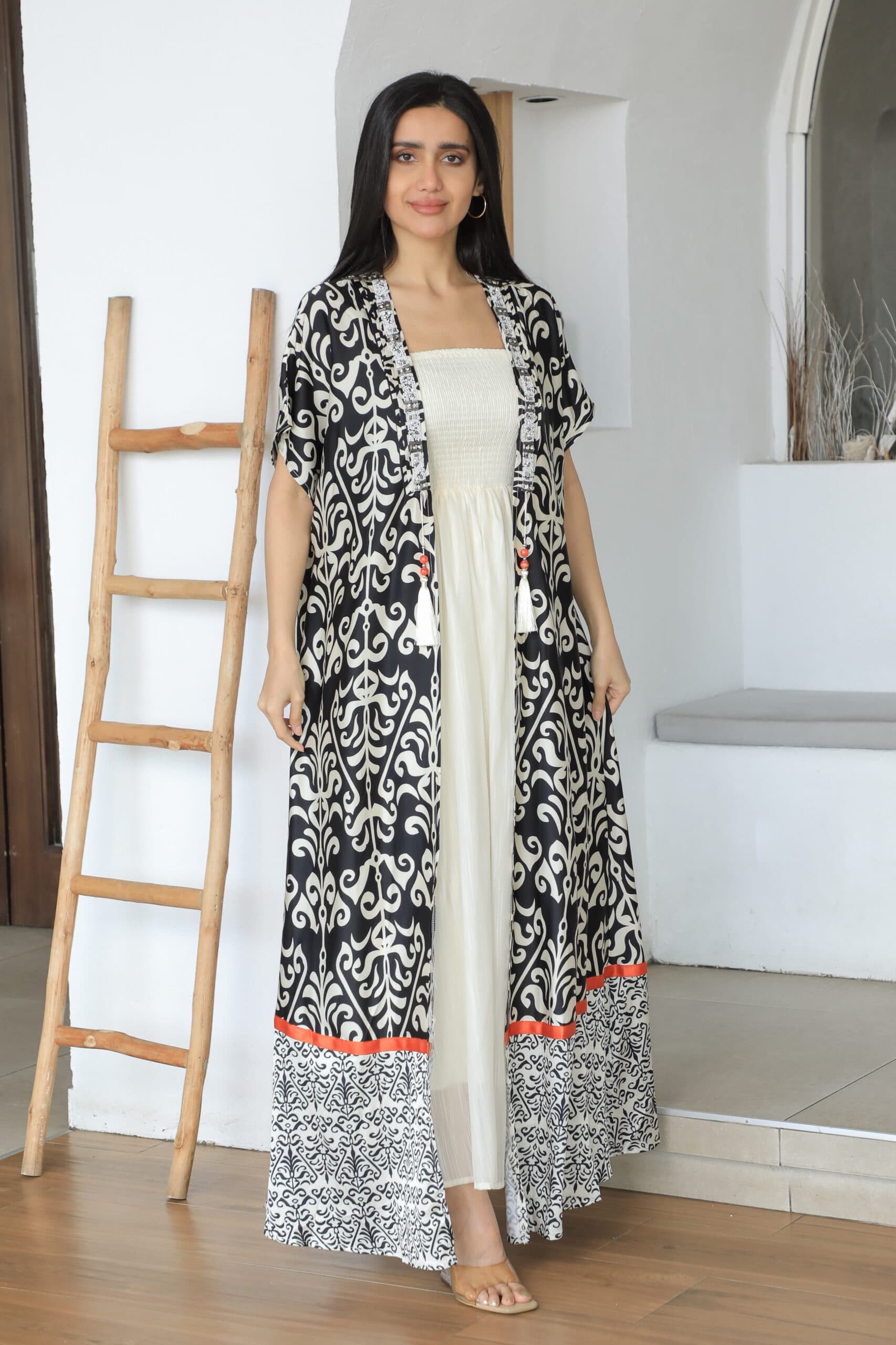 جلابيه بطبعات نقوش مكونه من قطعتين