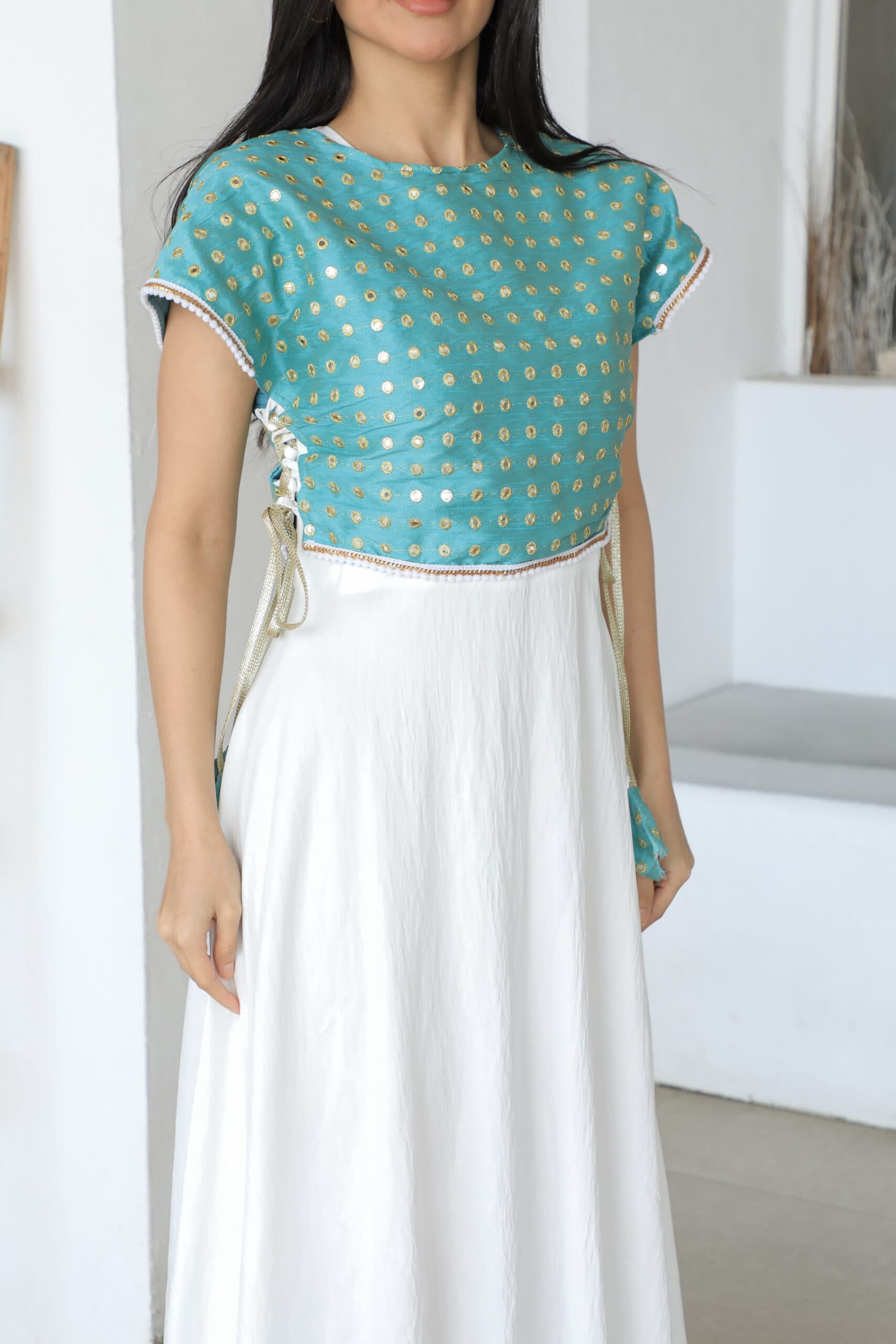 جلابية رمضانية ناعمة بخيوط ذهبية من الجوانب