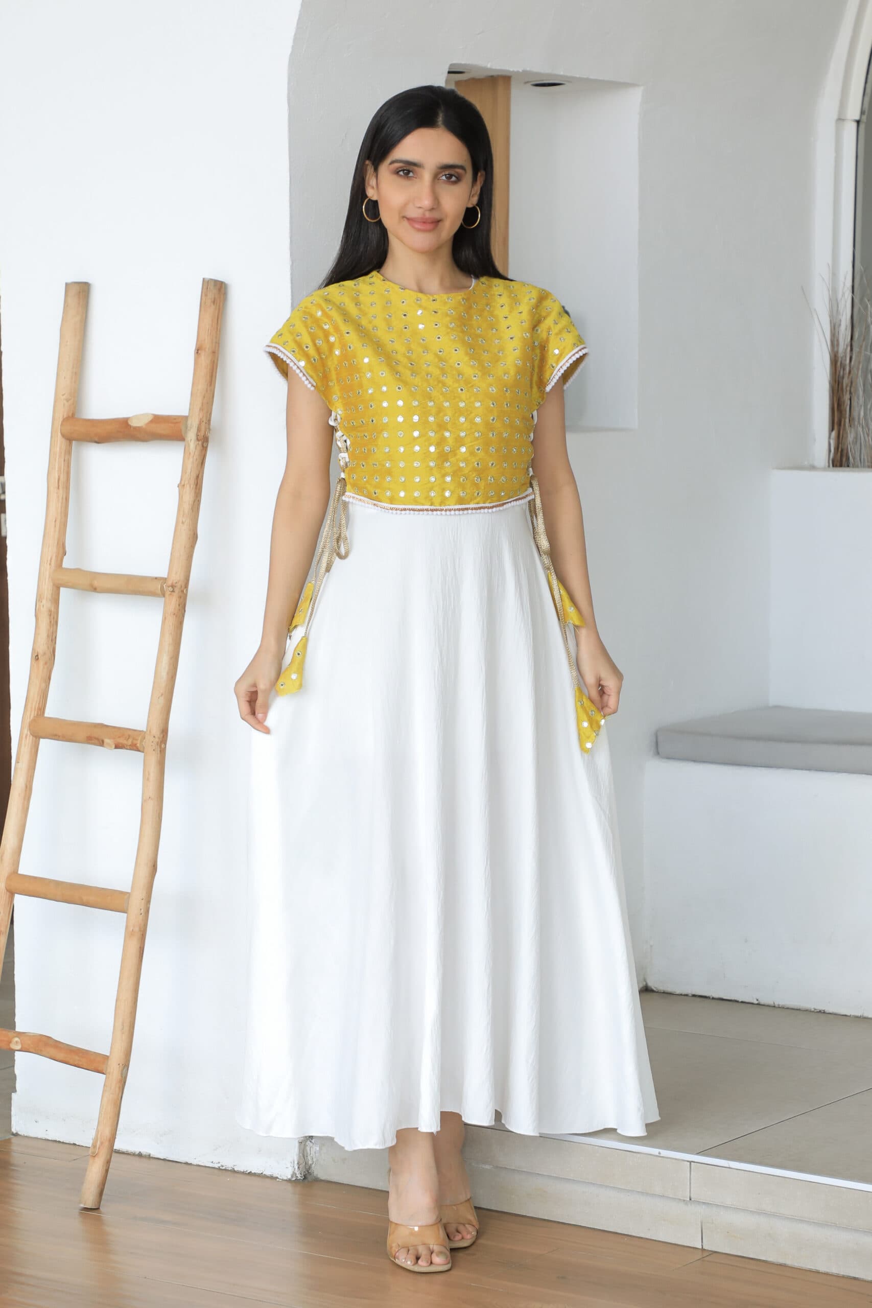 جلابية رمضانية ناعمة بخيوط ذهبية من الجوانب