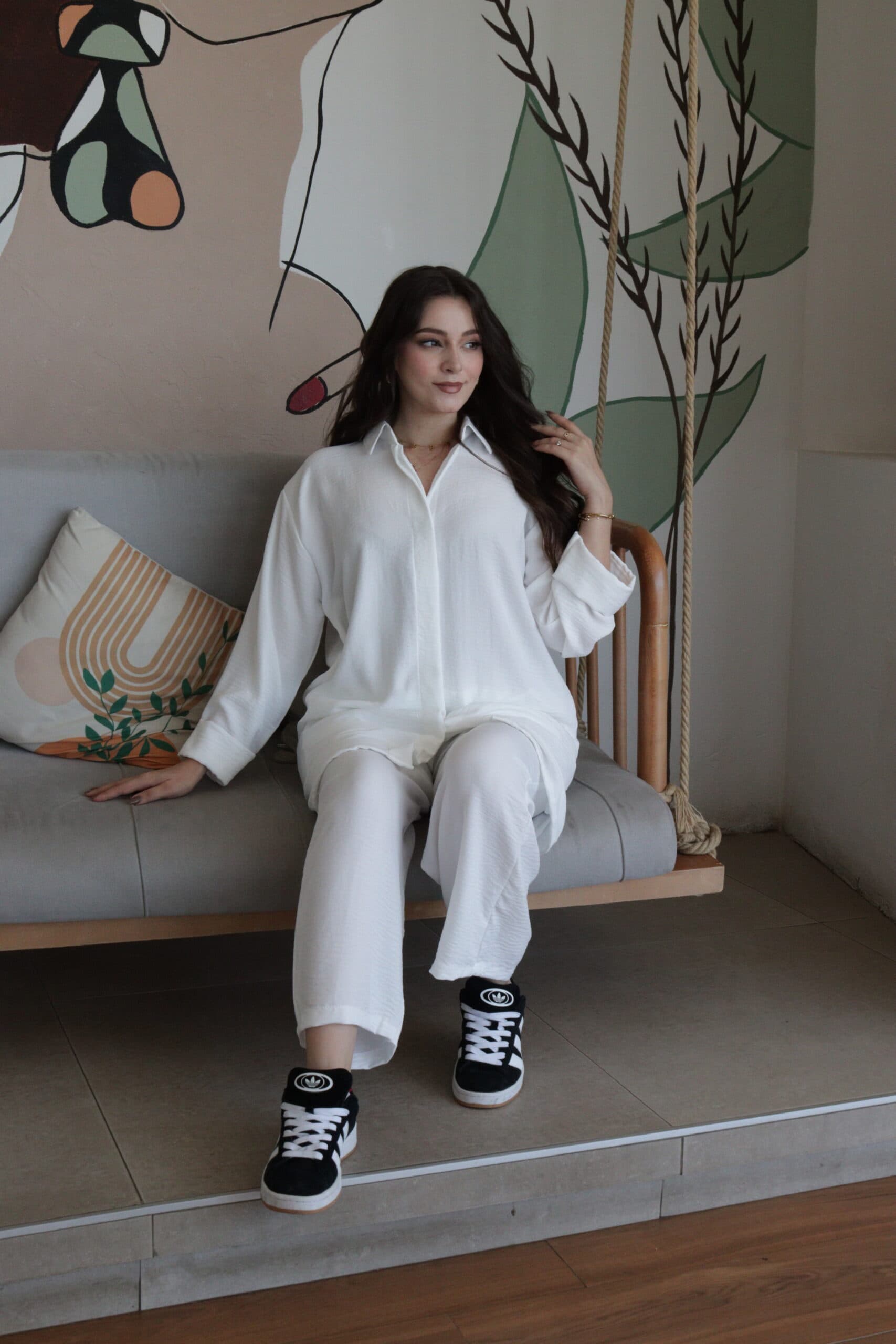 طقم بلوزة وبنطلون كاجوال ابيض