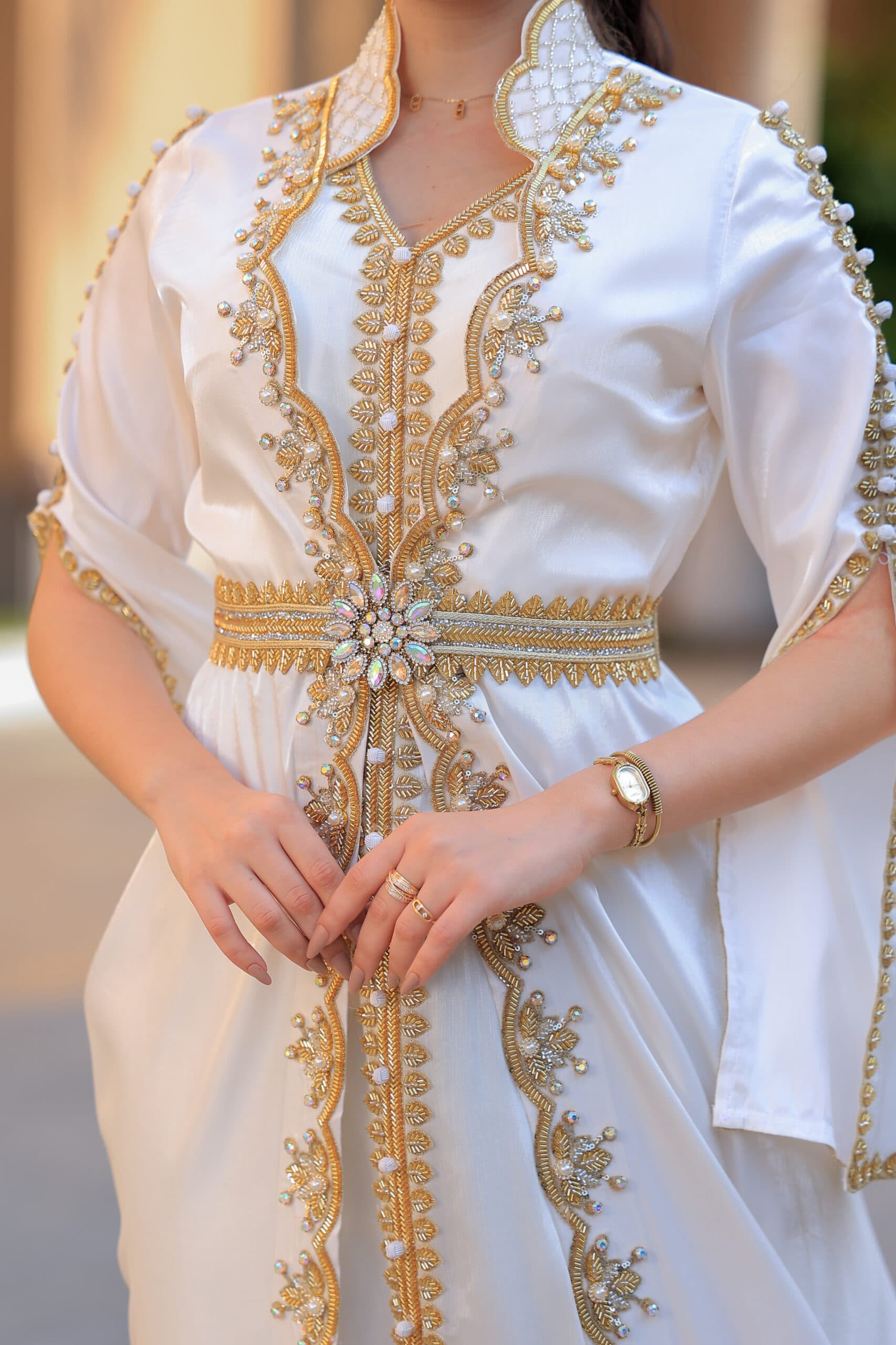 قفطان أنيق فخم قطعتين مطرز بخرز وكريستال