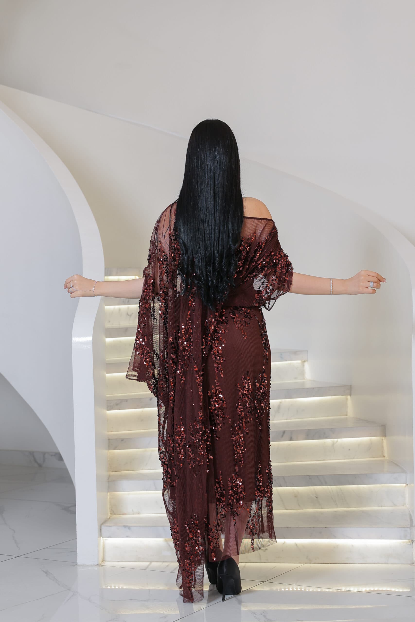 فستان سهره مطرز بتطريز ترتر يجمع بين الاناقة والانوثه