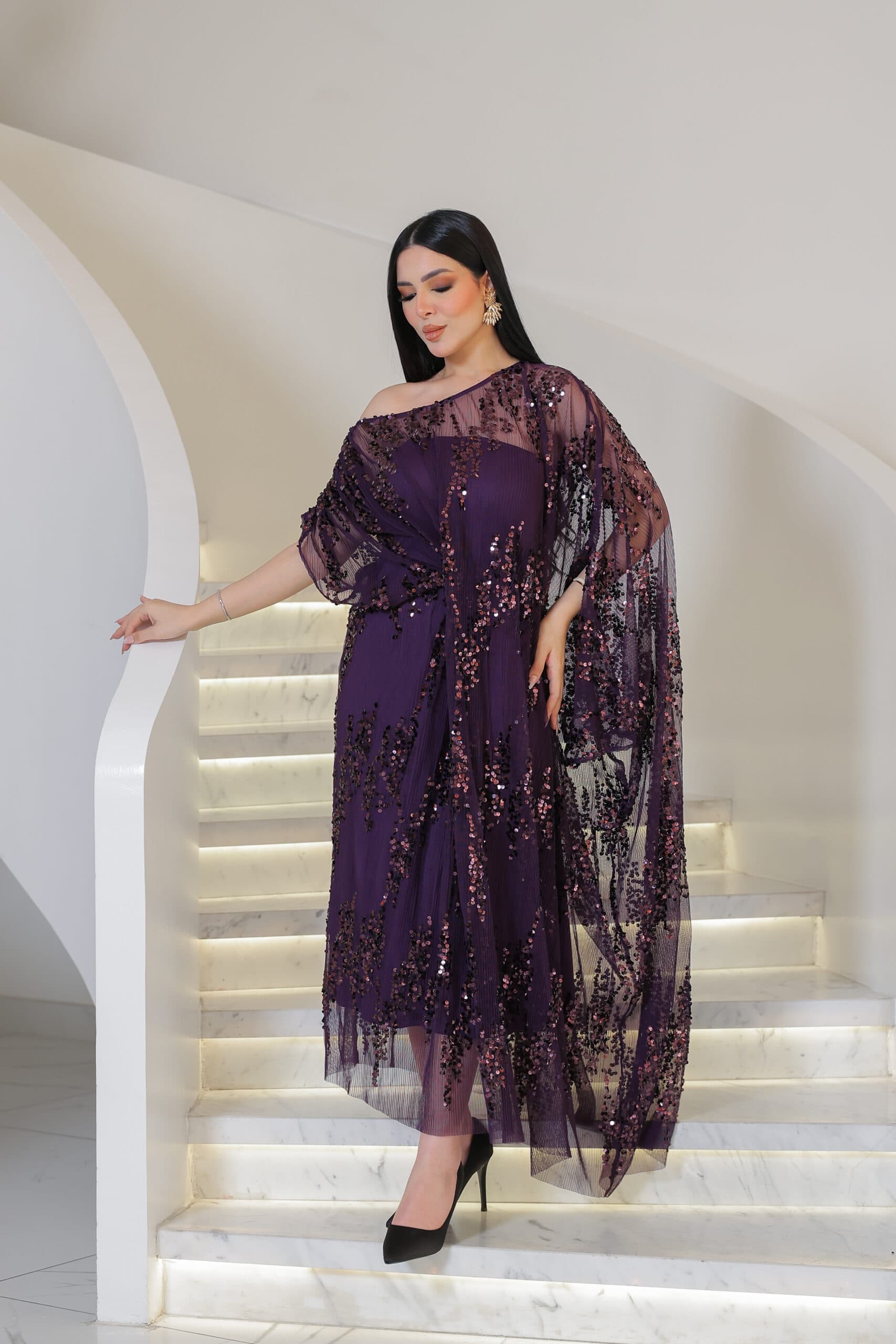 فستان سهره مطرز بتطريز ترتر يجمع بين الاناقة والانوثه